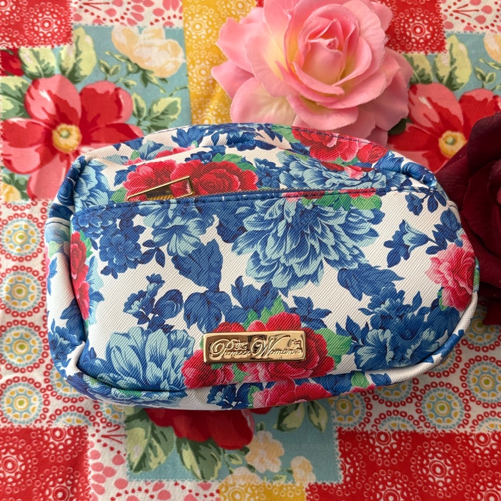 Pioneer Woman Cosmetic  Heritage Floral Makeup bag  Purse 2 Zippers